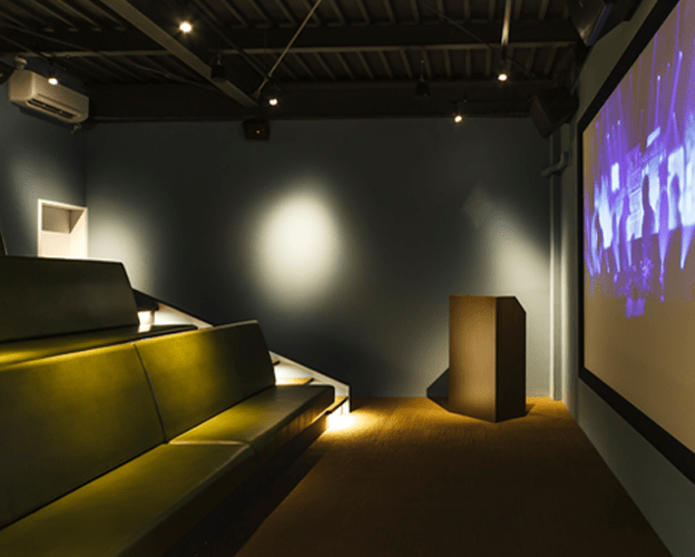 SHOW ROOM